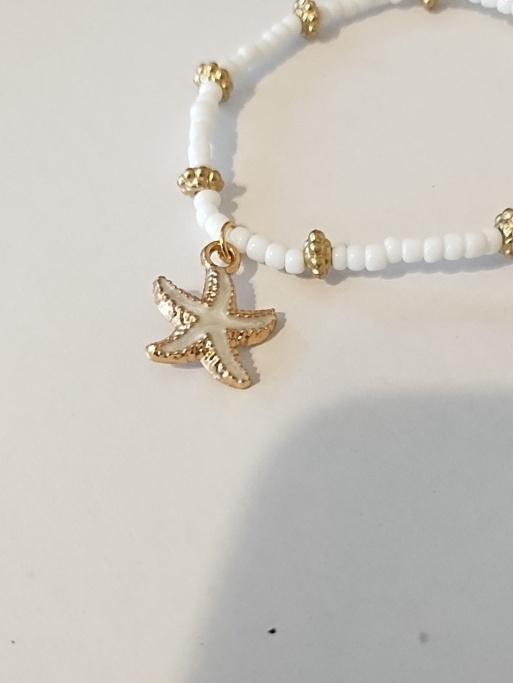 NWT Delicate White and Gold Elastic Beach Bead Bracelet Set - Picture 3 of 9